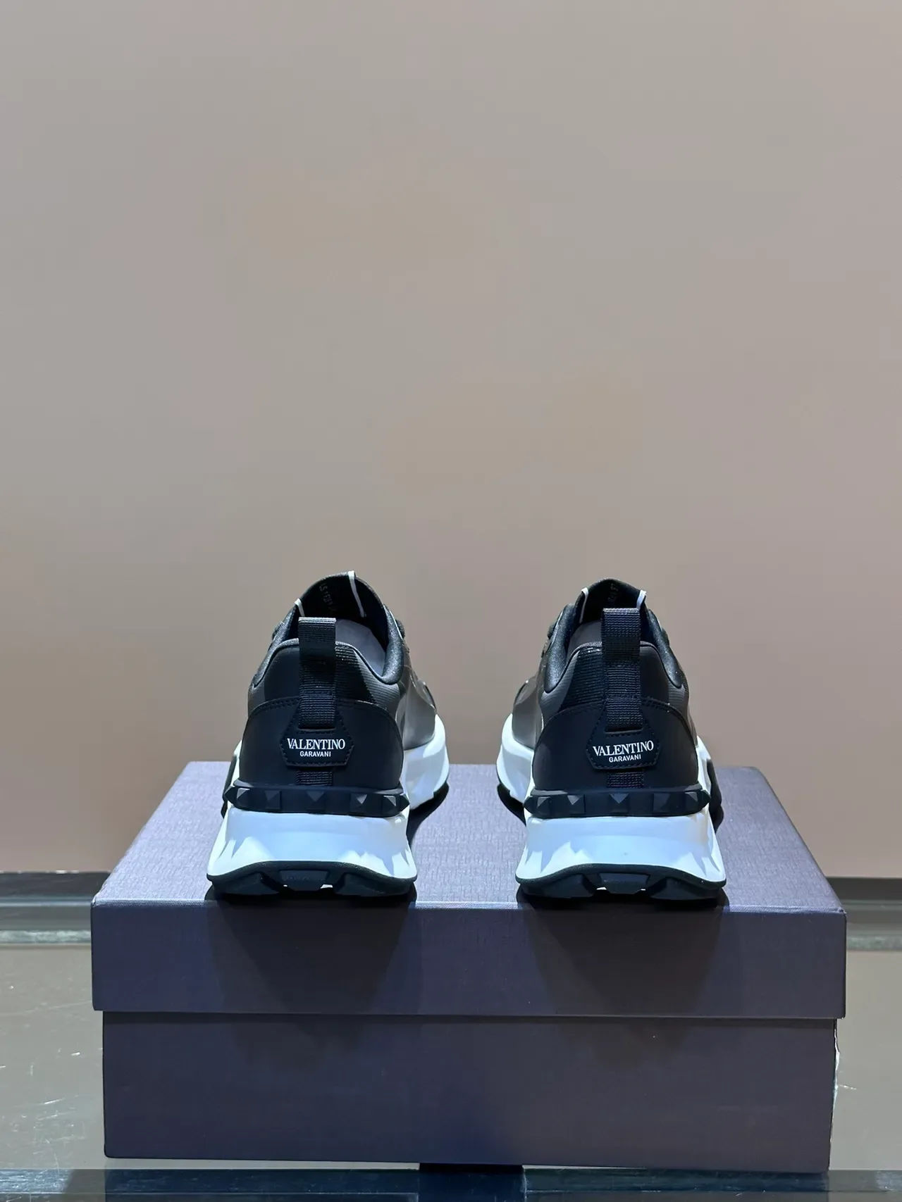Valentino Tênis Chunky Pretos Brancos com Camuflagem no Upper e Solado Esculpido 3