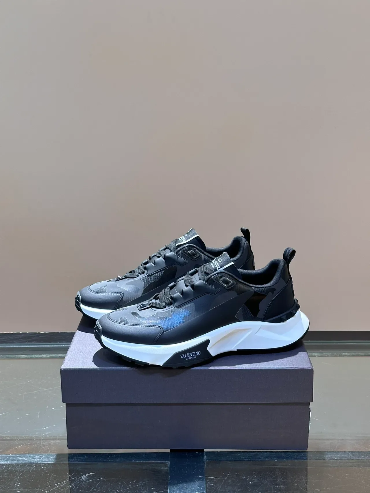 Valentino Tênis Chunky Pretos Brancos com Camuflagem no Upper e Solado Esculpido 5
