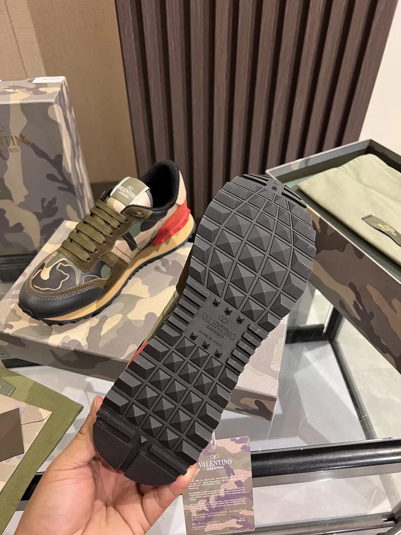 Valentino camouflage-print daim et maille sneakers lifestyle 2