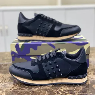 Valentino Rockstud zapatillas lifestyle de cuero negro y ante con studs piramidales