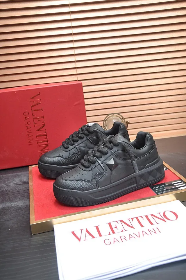 Valentino Rockstud Black Pyramid Stud Lifestyle Sneakers 7
