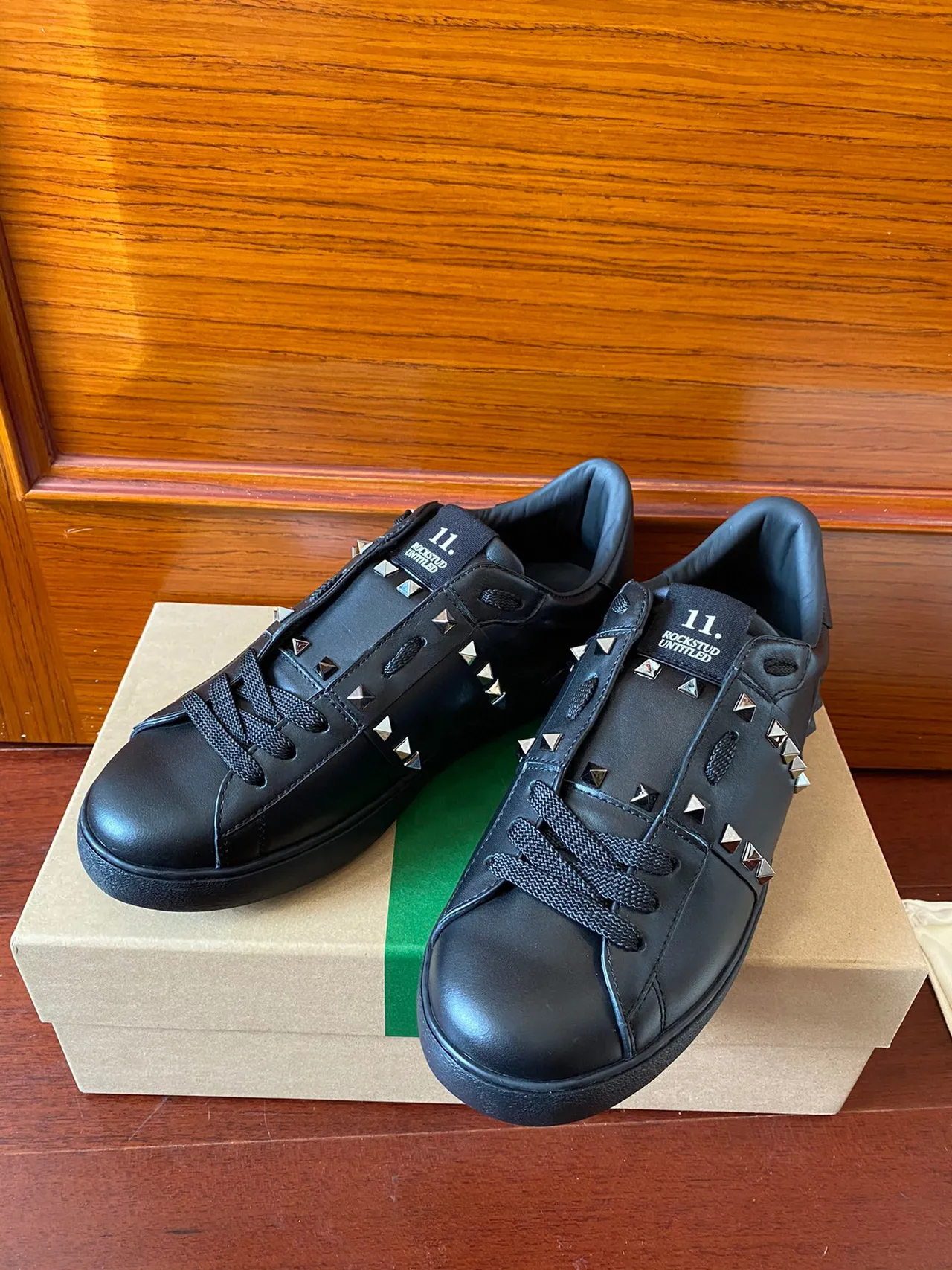 Valentino Rockstud Tênis Lifestyle de Couro Preto com Studs 3