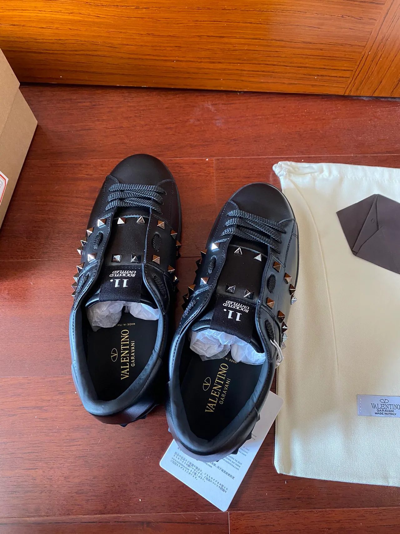 Valentino Rockstud Tênis Lifestyle de Couro Preto com Studs 7