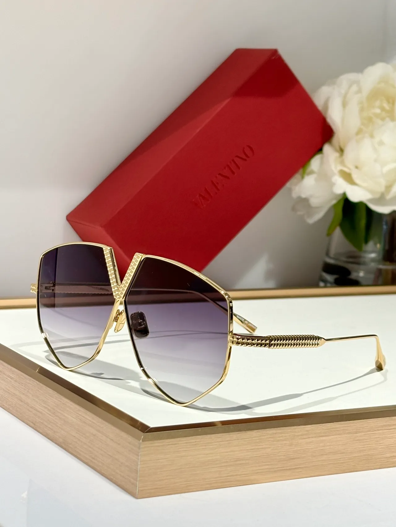 Valentino Rockstud Gold Green Angular Shield Silhouette Metal Frame Sunglasses 8