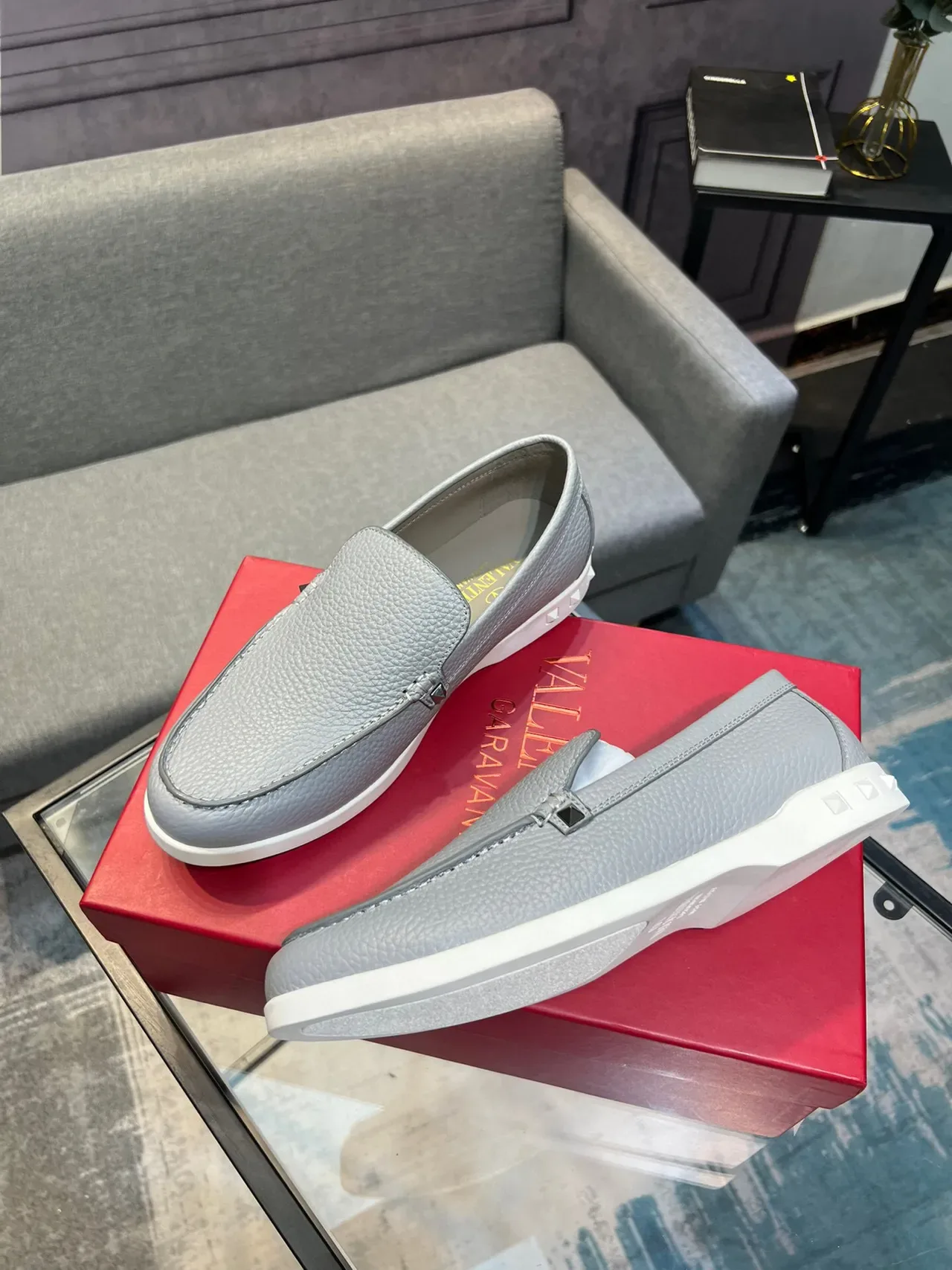 Valentino Rockstud Mocassin Cuir Grainé Gris Clair Slip-On 3