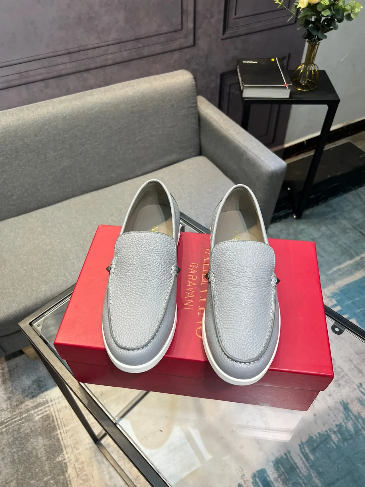 Valentino Rockstud Mocassin Cuir Grainé Gris Clair Slip-On 4