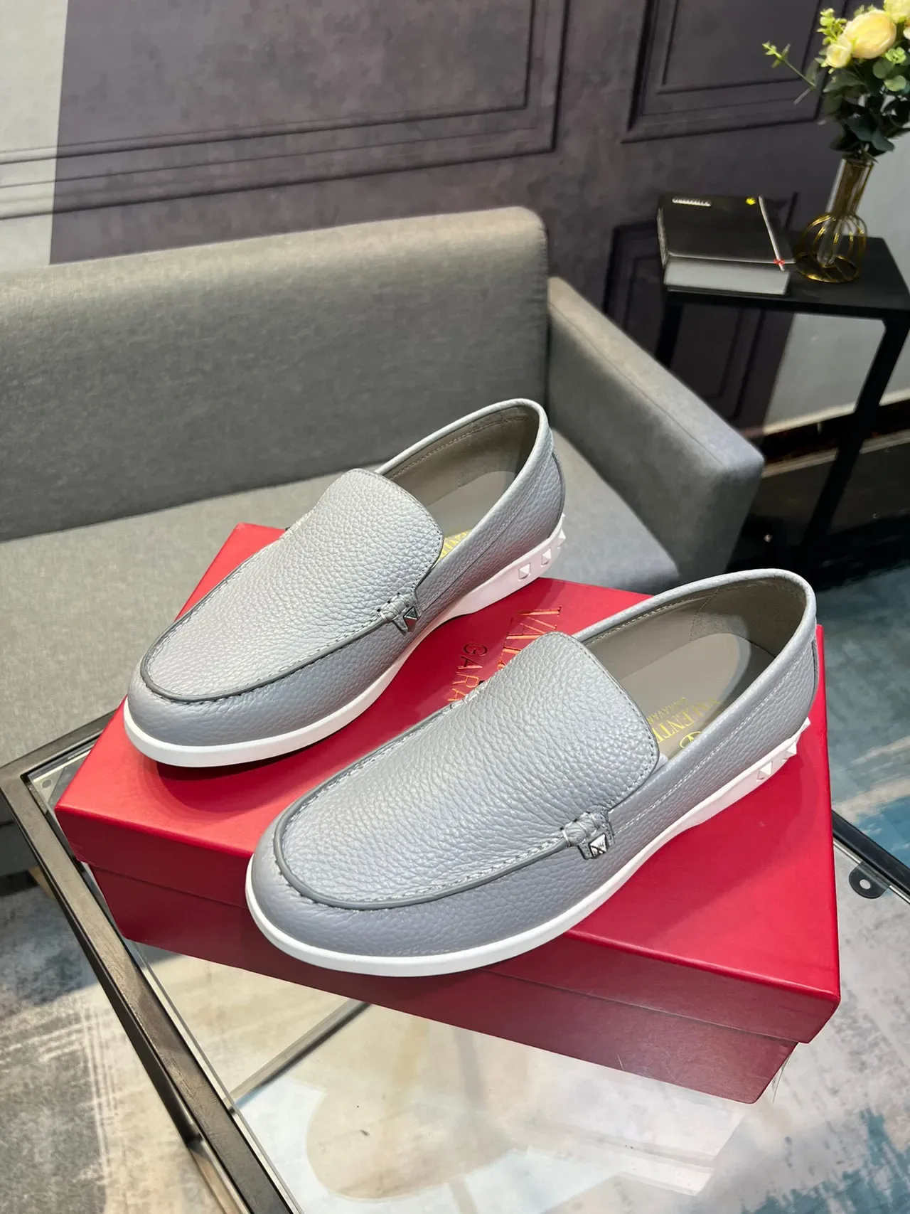 Valentino Rockstud Mocassin Cuir Grainé Gris Clair Slip-On 5