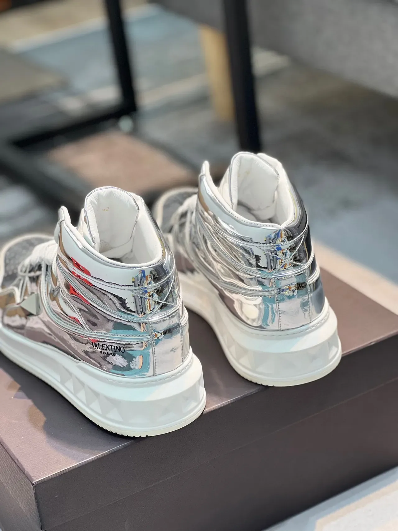 Valentino Rockstud Argent Blanc Métallique Chrome Partie Supérieure Silhouette Style de Vie Baskets 2