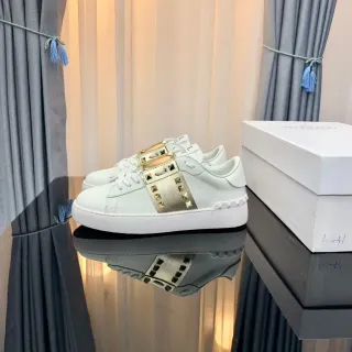 Zapatillas lifestyle Valentino Rockstud Studded Metallic Strap Blancas