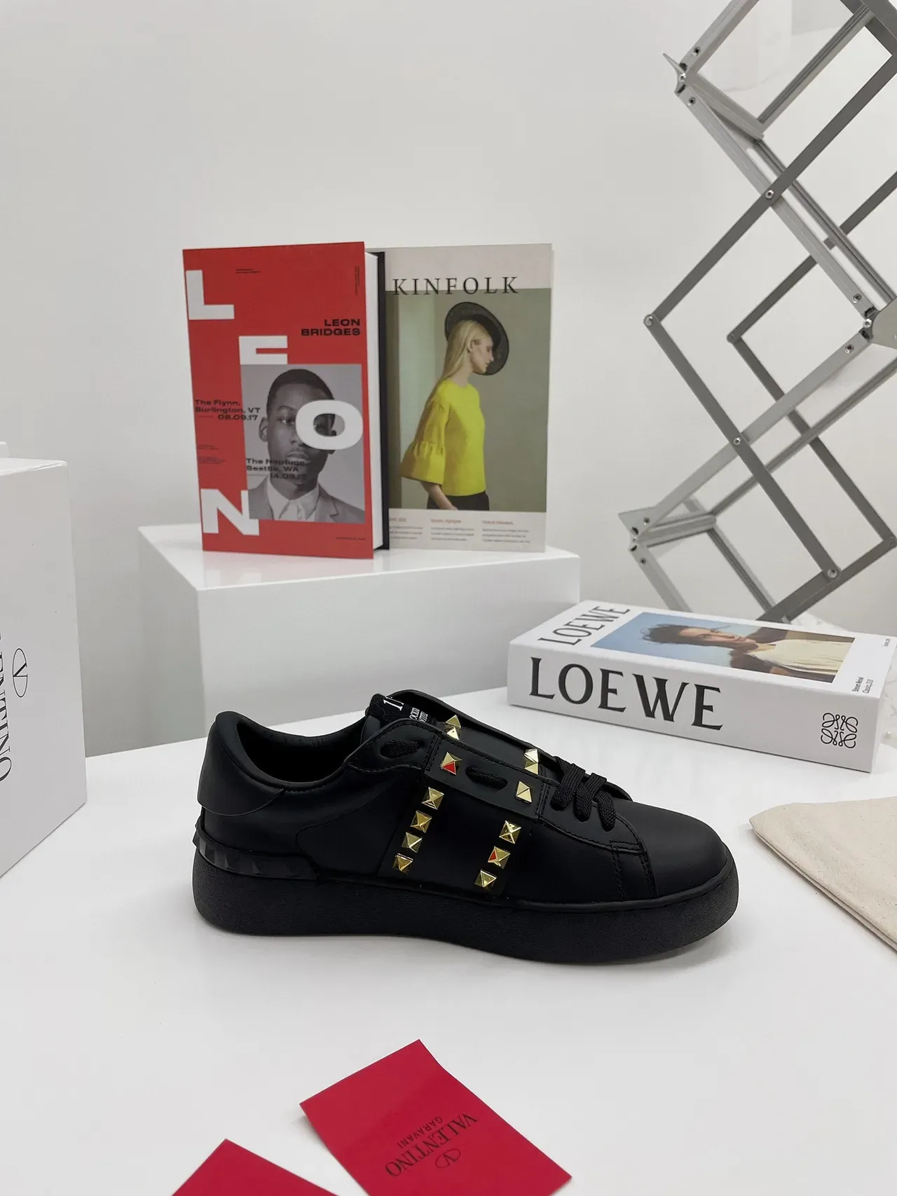 Valentino Rockstud Untitled Sneakers Lifestyle Plateforme Noir Doré Cloutées 7