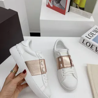 Valentino Rockstud Zapatillas Lifestyle Blancas y Rose-Gold Metálicas con Correa