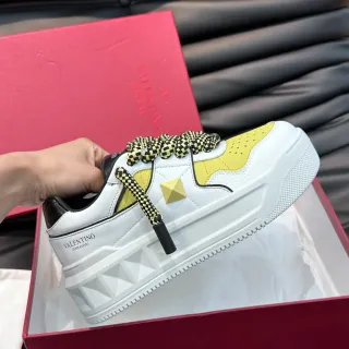 Valentino Rockstud zapatillas chunky blancas y amarillas