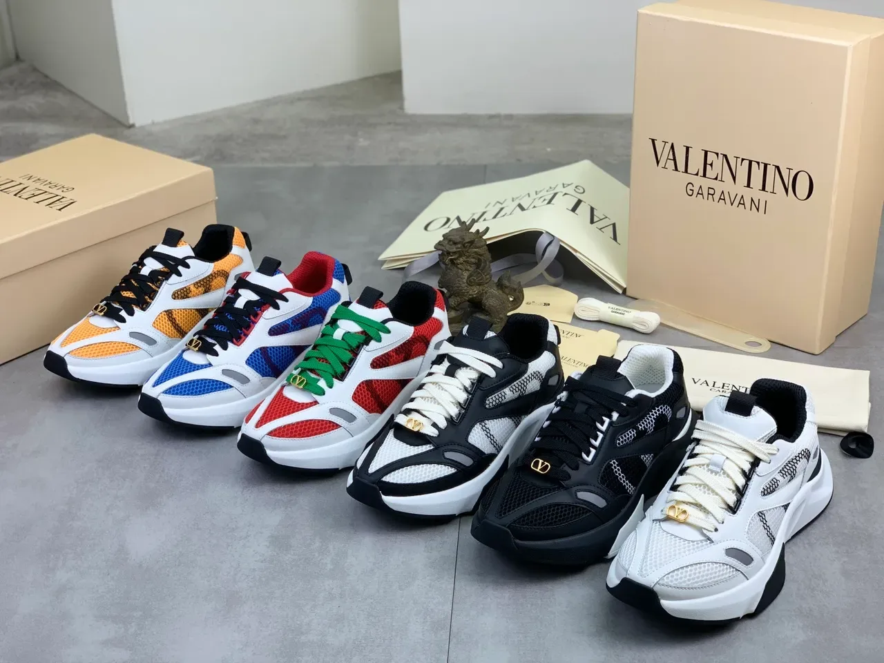 Valentino Rockstud أبيض سول أزرق شبكة honeycomb لوحات كاجوال سميك 2