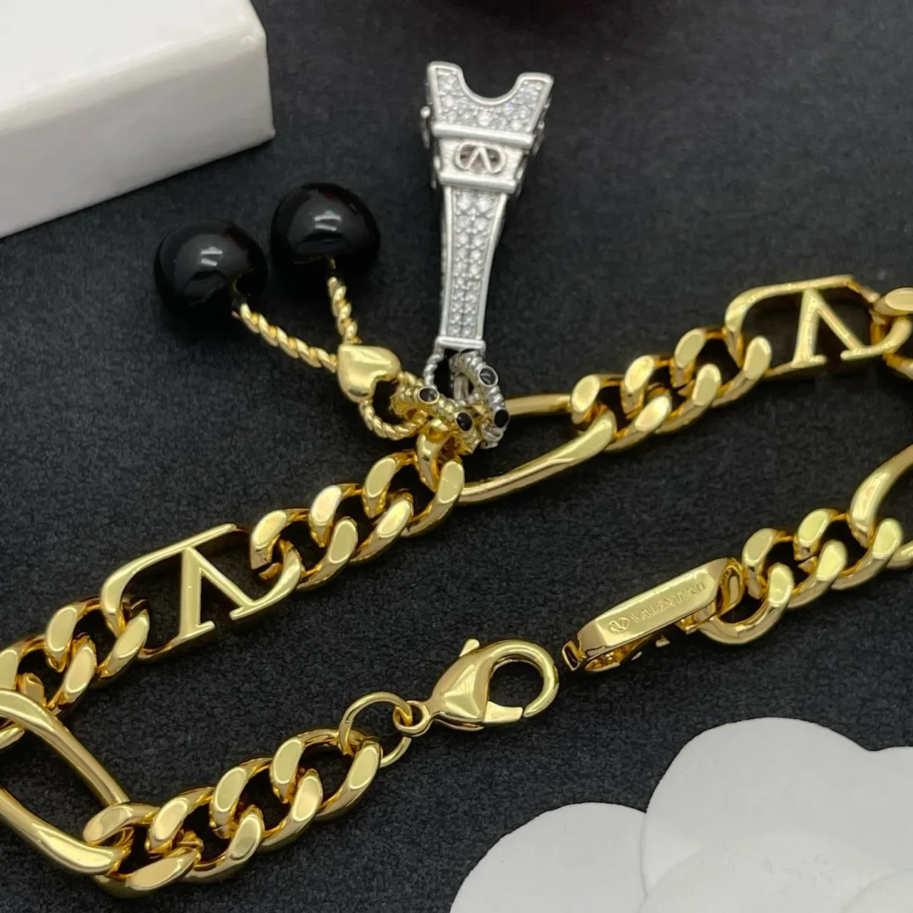 Valentino VLogo Or Noir Figaro Chain Motif Bracelet 3
