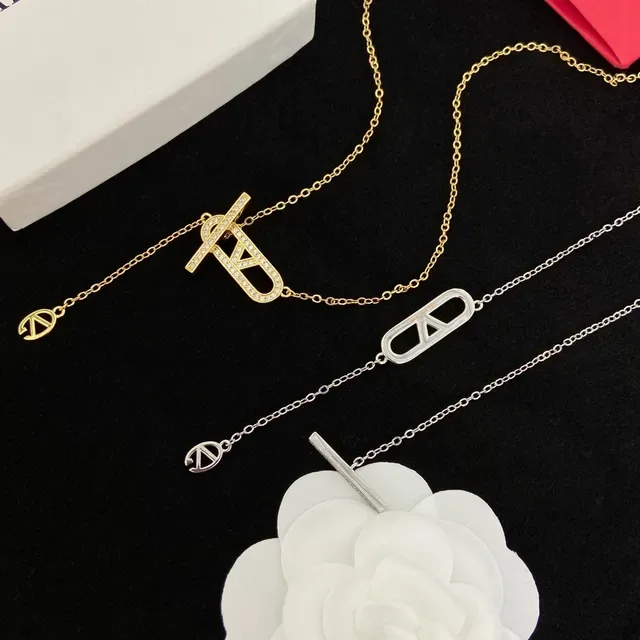 Collier pendentif Valentino VLTN Pavé Monogram 2