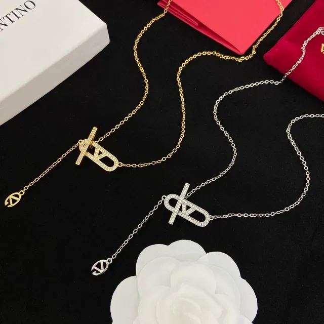Collier pendentif Valentino VLTN Pavé Monogram 3