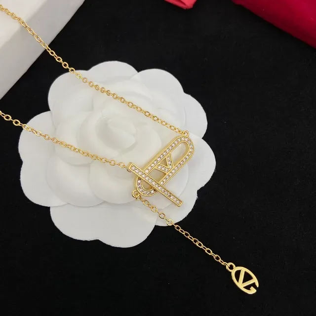 Collier pendentif Valentino VLTN Pavé Monogram 4