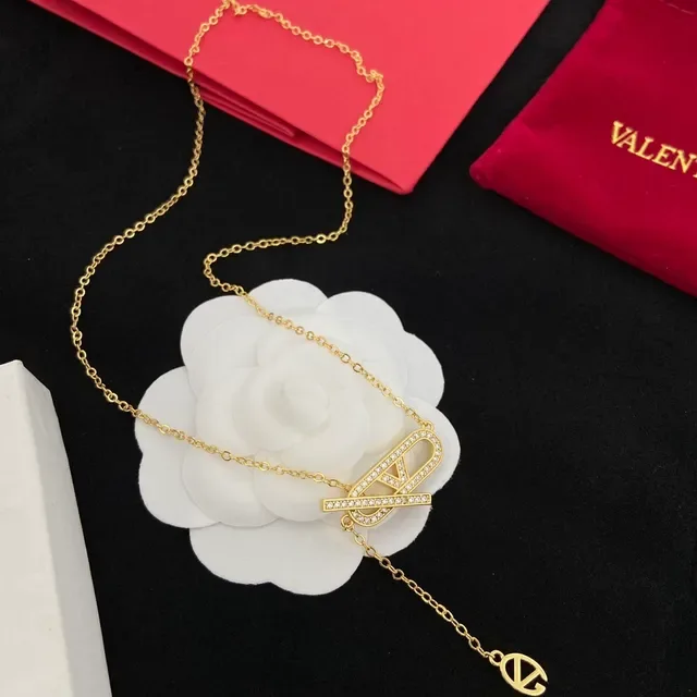 Collier pendentif Valentino VLTN Pavé Monogram 5