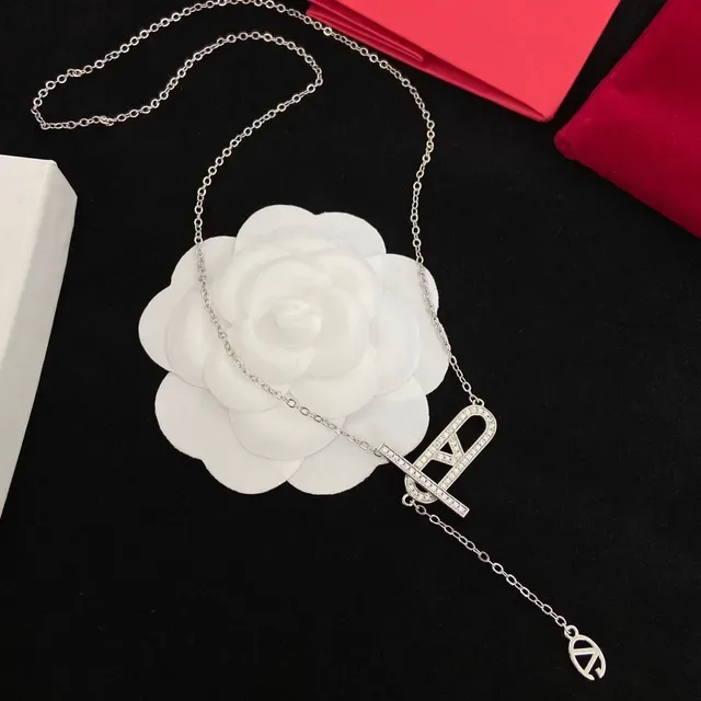 Collier pendentif Valentino VLTN Pavé Monogram 6