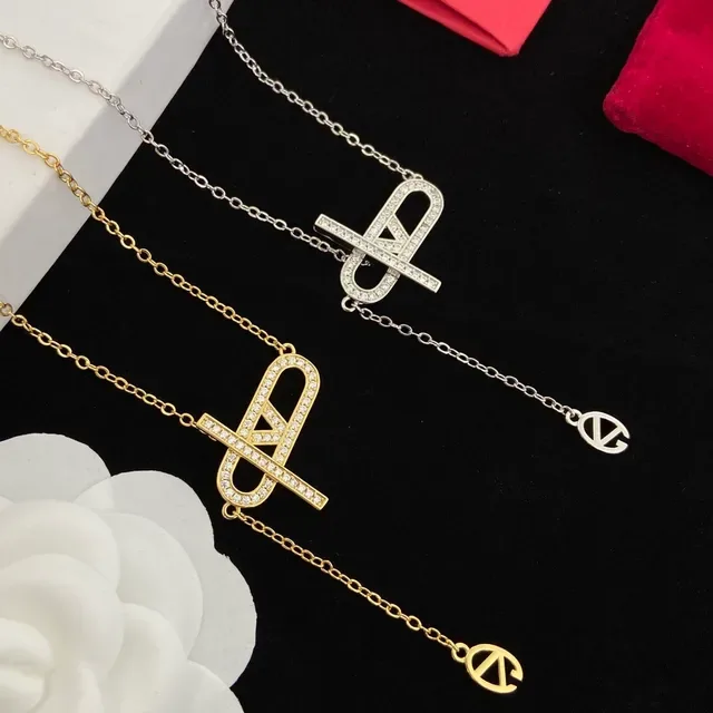 Collier pendentif Valentino VLTN Pavé Monogram 9