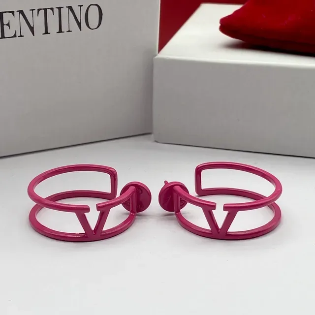 Valentino VLTN Boucles d'Oreilles Créoles Ouvertes Logo Intégré Rose Rouge 3