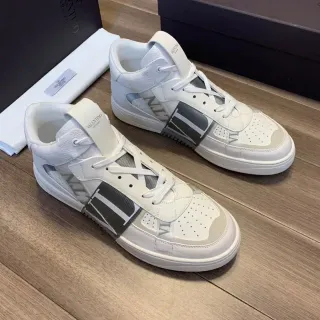 Valentino VLTN Zapatillas Lifestyle Blancas y Grises de Alto Corte Perforadas en la Punta