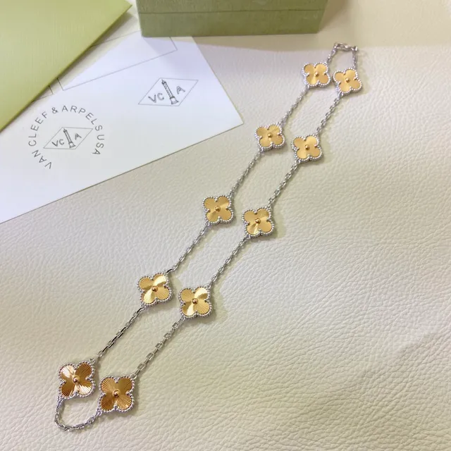 Van Cleef & Arpels Alhambra Eight Motif Collar de oro amarillo y blanco 2