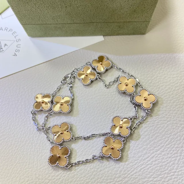 Van Cleef & Arpels Alhambra Eight Motif Collar de oro amarillo y blanco 3