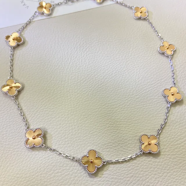 Van Cleef & Arpels Alhambra Eight Motif Collar de oro amarillo y blanco 4
