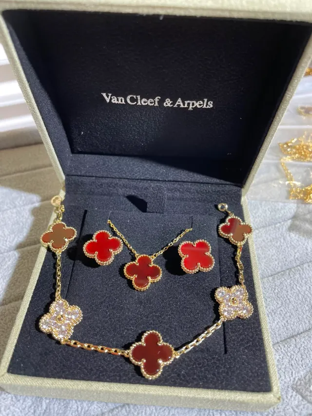 Van Cleef & Arpels Alhambra Collier Motif Trèfle à Quatre Feuilles Émail Brillant Rose Violet 2