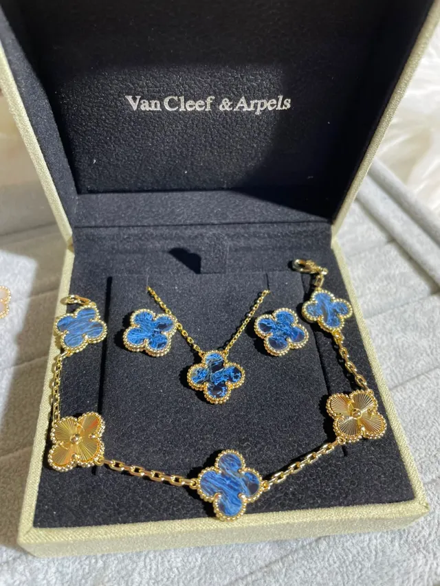 Van Cleef & Arpels Alhambra Collier Motif Trèfle à Quatre Feuilles Émail Brillant Rose Violet 3