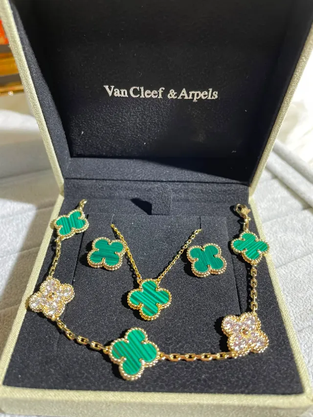 Van Cleef & Arpels Alhambra Collier Motif Trèfle à Quatre Feuilles Émail Brillant Rose Violet 4