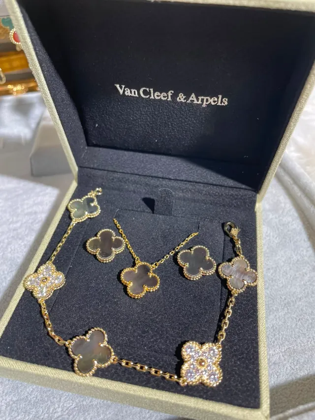 Van Cleef & Arpels Alhambra Collier Motif Trèfle à Quatre Feuilles Émail Brillant Rose Violet 7