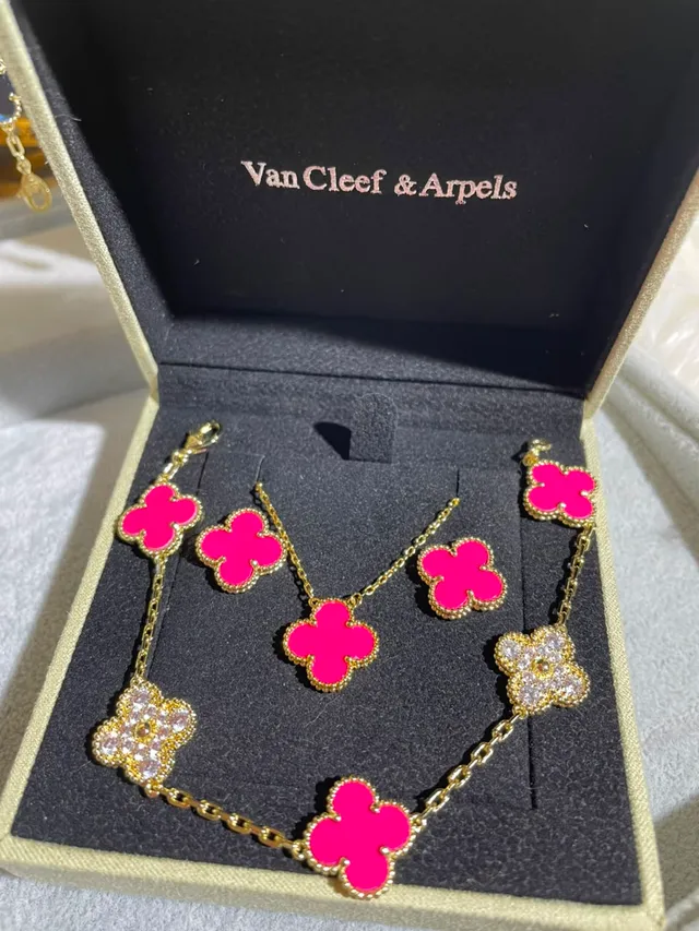 Van Cleef & Arpels Alhambra Collier Motif Trèfle à Quatre Feuilles Émail Brillant Rose Violet 9