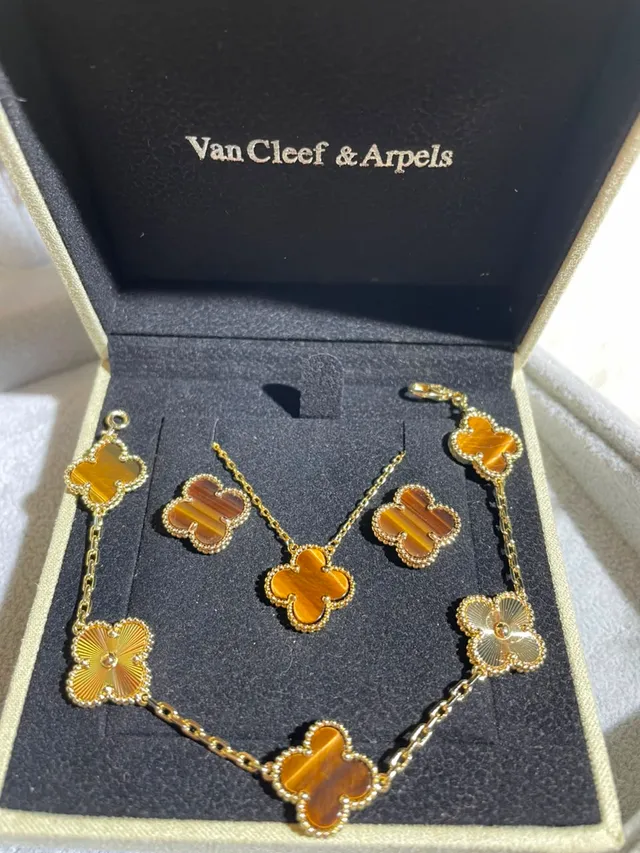 Van Cleef & Arpels Alhambra Collier Motif Trèfle à Quatre Feuilles Émail Brillant Rose Violet 10