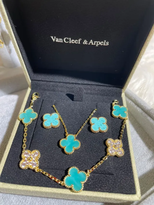 Van Cleef & Arpels Alhambra Collier Motif Trèfle à Quatre Feuilles Émail Brillant Rose Violet 11