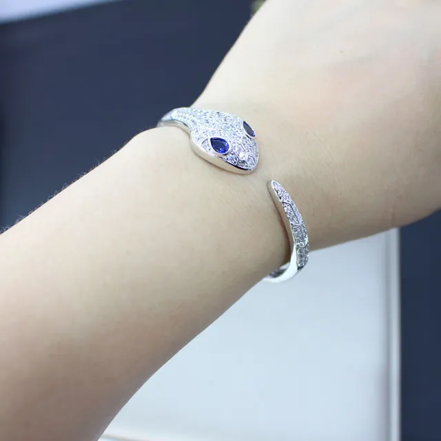 Van Cleef & Arpels أفعى بوهيمية مجعولة عيون سافير سوار أفعى 3