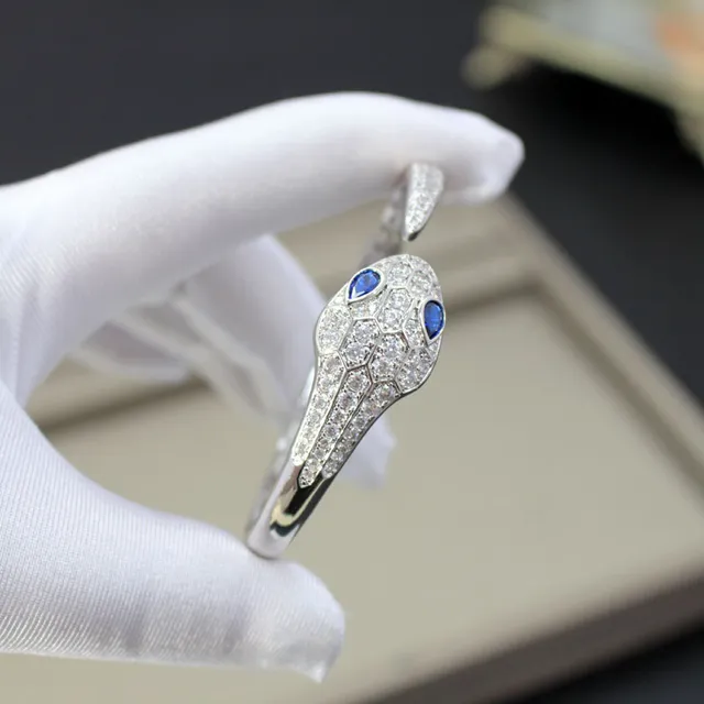 Van Cleef & Arpels أفعى بوهيمية مجعولة عيون سافير سوار أفعى 4