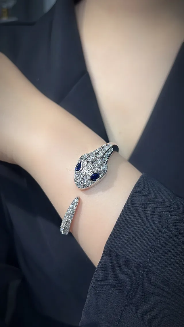 Van Cleef & Arpels أفعى بوهيمية مجعولة عيون سافير سوار أفعى 5