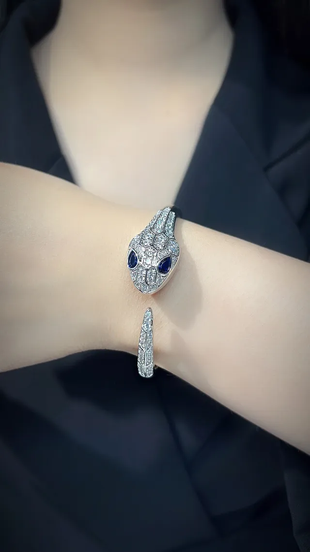 Van Cleef & Arpels أفعى بوهيمية مجعولة عيون سافير سوار أفعى 8
