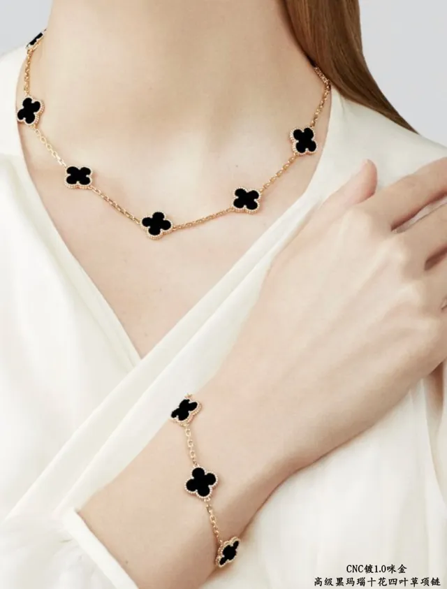 Van Cleef & Arpels Alhambra Colar de ônix preto e ouro amarelo 8