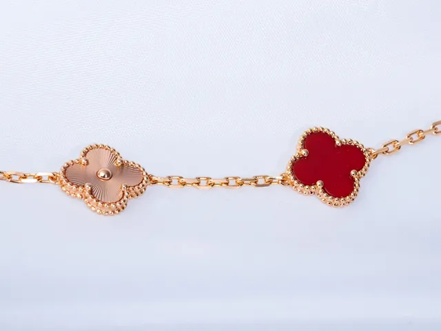 Van Cleef & Arpels Alhambra Cinq motifs Bordeaux et Or Rose Bracelet en Émail 3