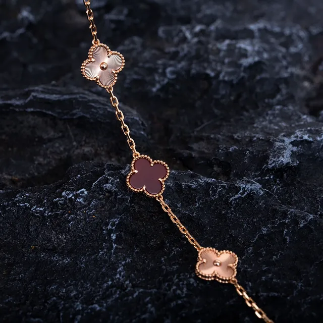Van Cleef & Arpels Alhambra Cinq motifs Bordeaux et Or Rose Bracelet en Émail 4