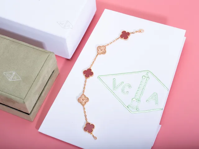 Van Cleef & Arpels Alhambra Cinq motifs Bordeaux et Or Rose Bracelet en Émail 5