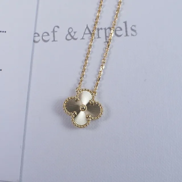 Van Cleef & Arpels Alhambra Colar com Pingente de Trevo de Quatro Folhas 4