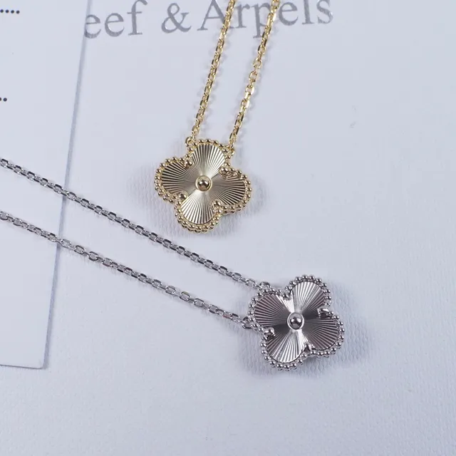 Van Cleef & Arpels Alhambra Colar com Pingente de Trevo de Quatro Folhas 5