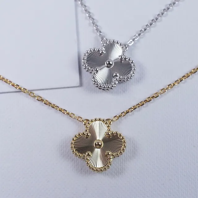 Van Cleef & Arpels Alhambra Colar com Pingente de Trevo de Quatro Folhas 6