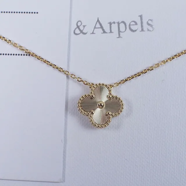 Van Cleef & Arpels Alhambra Colar com Pingente de Trevo de Quatro Folhas 8