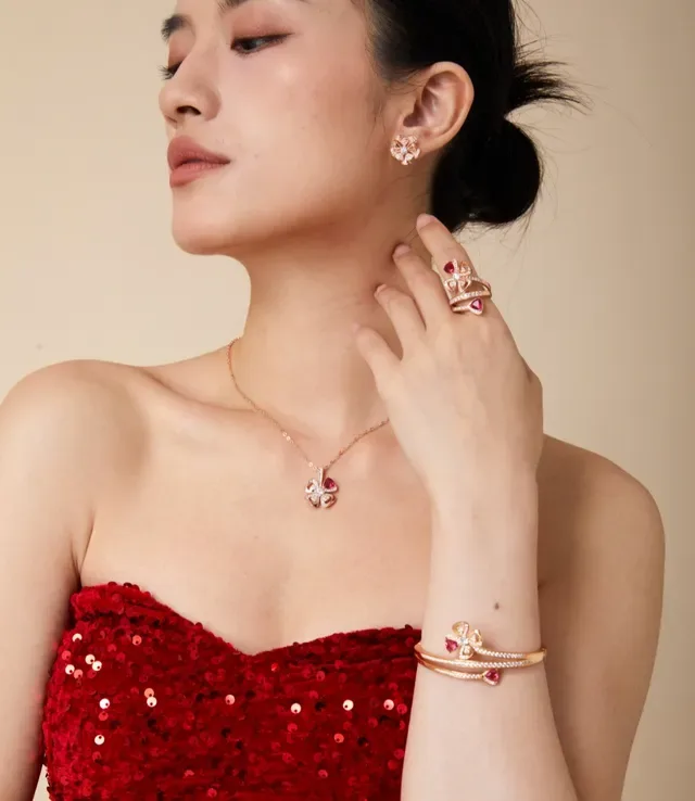 Van Cleef & Arpels Alhambra Four-Leaf Clover Ruby and Diamond Ring 2