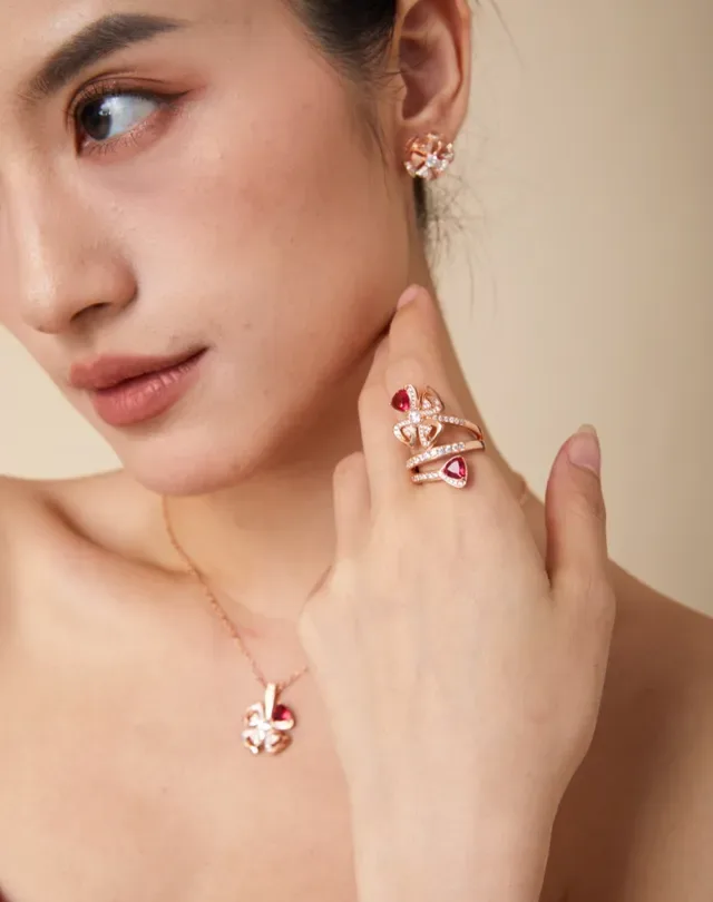 Van Cleef & Arpels Alhambra Four-Leaf Clover Ruby and Diamond Ring 8